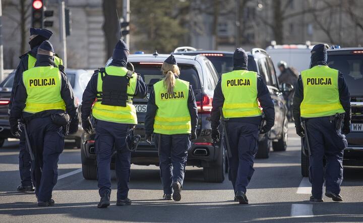 Służby mundurowe m.in. policja dostana podwyżki z wyrównaniem od 1 stycznia 2024 r. / autor: Fratria / Andrzej Wiktor