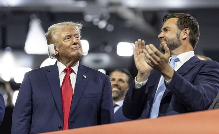 Donald Trump i J.D. Vance na konwencji Republikanów w Milwaukee / autor: PAP/EPA-EFE/ALLISON DINNER