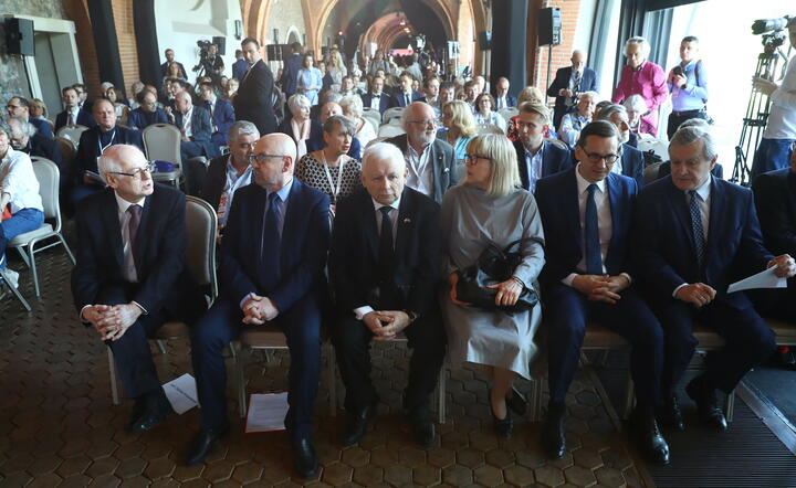 wicepremier, prezes PiS Jarosław Kaczyński, premier Mateusz Morawiecki, profersor Ryszard Legutko, wiecepremier, minister kultury Piotr Gliński podczas XII Kongresu Polska Wielki Projekt / autor: fotoserwis PAP