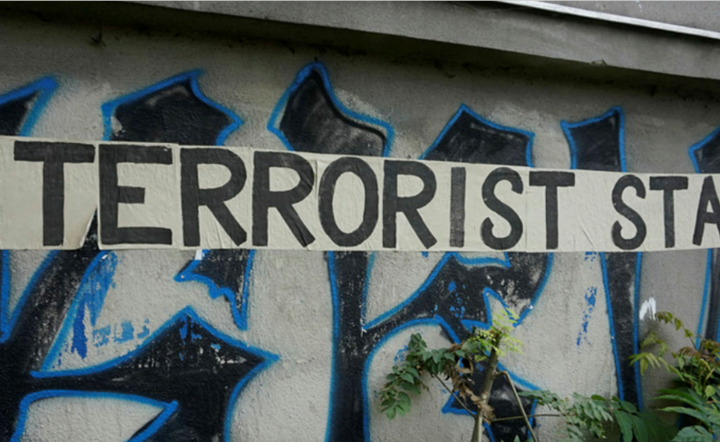 Rosja panstwo terrorystyczne, graffiti w Warszawie.  / autor: Fratria