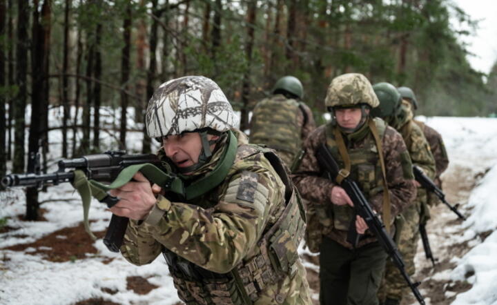 Żołnierze ukraińscy. Obwód żytomierski, Ukraina, 27.12.2022 / autor: PAP/Viacheslav Ratynskyi