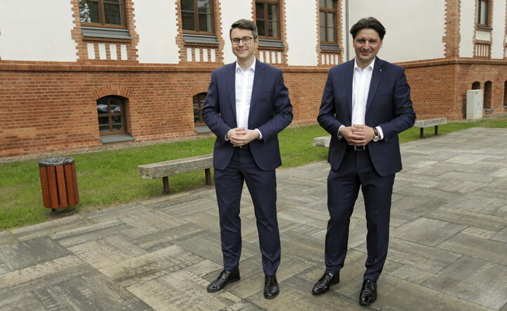 rzecznik rządu Piotr Müller (L) / autor: PAP/Jan Dzban