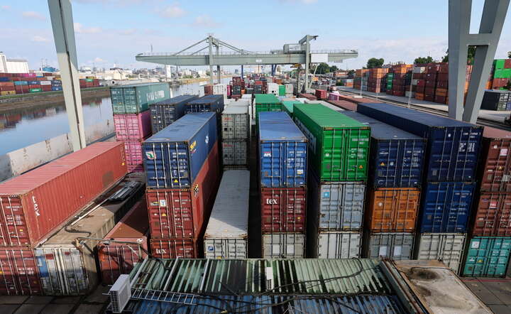 Port kontenerowy w Mannheim (Niemcy). ZDJĘCIE ILUSTRACYJNE  / autor: PAP/EPA/RONALD WITTEK