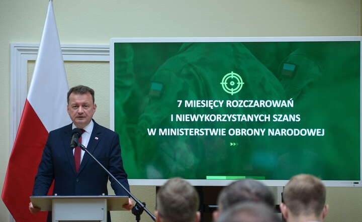Przewodniczący KP PiS Mariusz Błaszczak podczas konferencji "7 miesięcy rozczarowań i niewykorzystanych szans w Ministerstwie Obrony Narodowej" / autor: PAP/ Marcin Obara