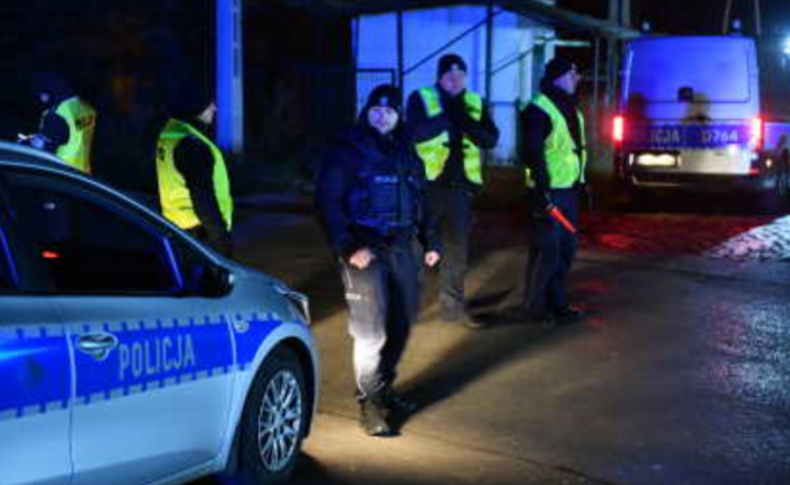 Policja na terenie miejscowości Przewodów w woj. lubelskim, 15 bm. / autor: PAP/Wojtek Jargiło