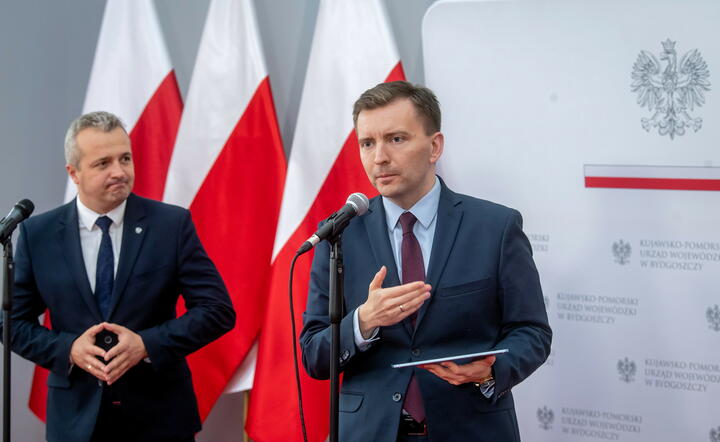 Łukasz Schreiber podczas konferencji prasowej / autor: PAP/Tytus Żmijewski