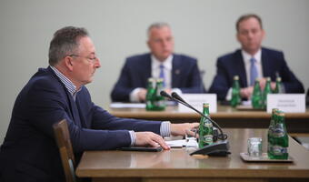 Sienkiewicz zamiast o VAT mówi o polityce