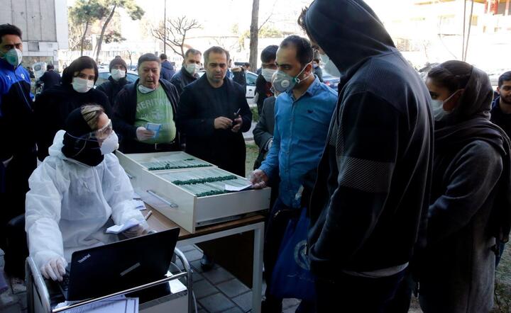 Badania na koronawirusa / autor: PAP/EPA/ABEDIN TAHERKENAREH