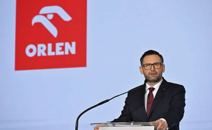 Prezes Daniel Obajtek na konferencji prasowej o realizacji Strategii ORLEN2030  / autor: PAP/Radek Pietruszka