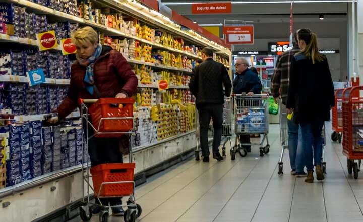 Podwyżka VAT. Sklepy będą grać na czas
