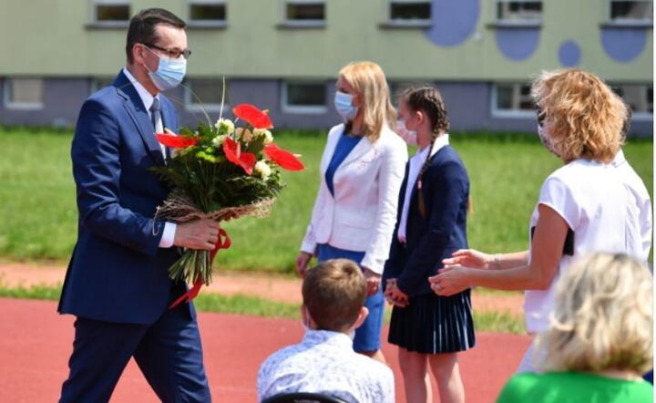  Mateusz Morawiecki  podczas uroczystości zakończenia roku szkolnego, w Publicznej Szkole Podstawowej nr 5 im. Jana Pawła II w Pionkach / autor: PAP/Wojtek Jargiło
