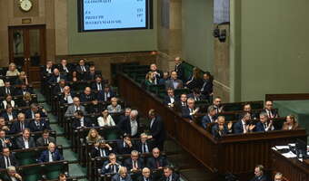 Budżet na starcie z deficytem 271 mld zł
