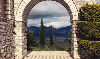 PODRÓŻ NA WEEKEND: Albania – wycieczka w czasie