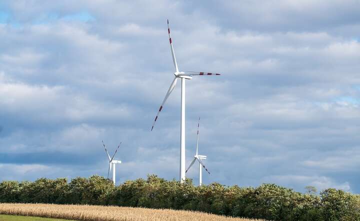 Ustawa wiatrakowa ma odblokować rozwój energetyki odnawialnej - twierdzi minister energii / autor: Fratria / AS