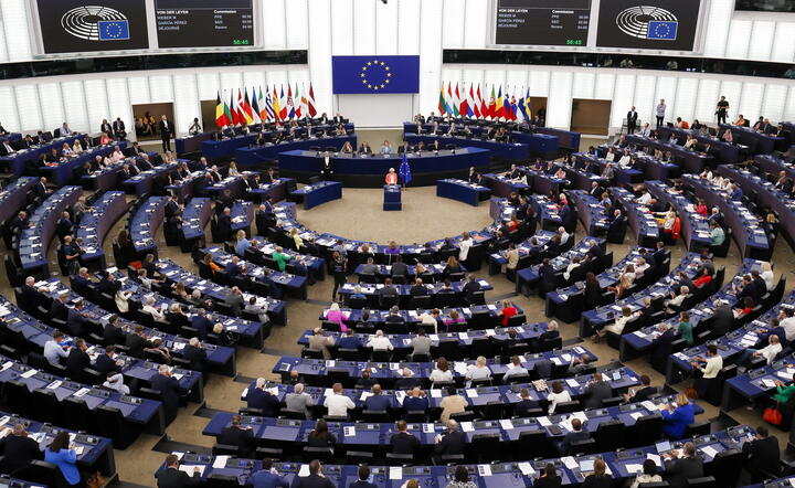 Ursula von der Leyen przemawia w PE / autor: PAP/EPA