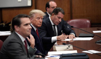Trump nie przyznaje się do winy w związku z 34 zarzutami