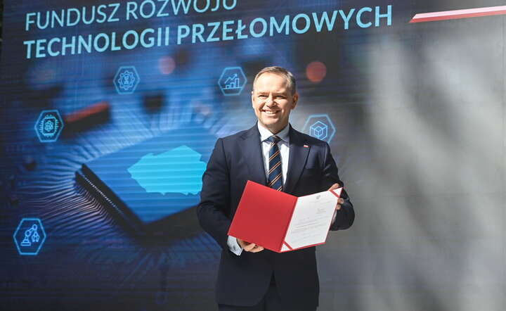  Prezydent Karol Nawrocki podpisał inicjatywę dotyczącą projektu ustawy o Funduszu Rozwoju Technologii Przełomowych / autor: PAP/Piotr Nowak