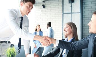 Rewolucja w rekrutacji – szacunek, przejrzystość i wyznaczanie nowych standardów dzięki No Fluff Jobs