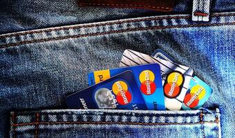 Polacy chętniej trzymają oszczędności w bankach