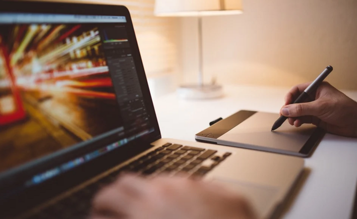 Trudno pozyskać do pracy informatyków / autor: Pixabay