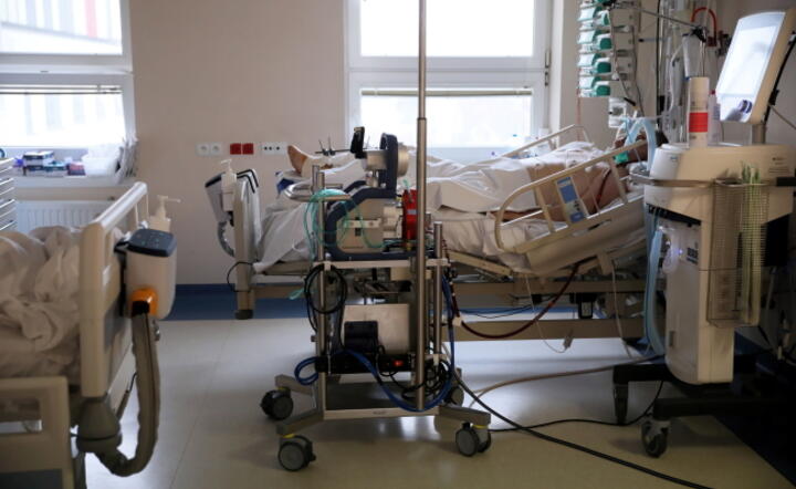 WARSZAWA CENTRALNY SZPITAL MSWiA - TERAPIA VV ECMO / autor: PAP/Leszek Szymański