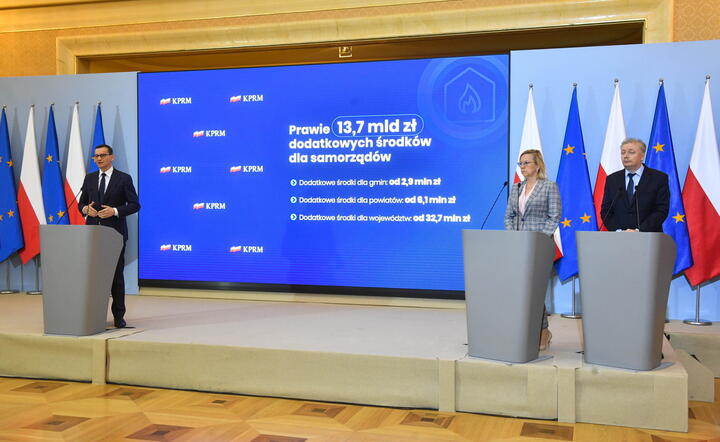Mateusz Morawiecki, Anna Moskwa, Sebastian Skuza / autor: PAP/EPA