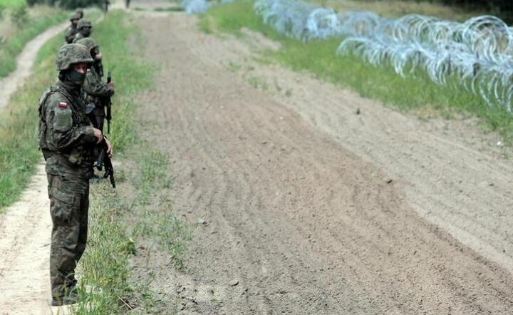 Pas drogi granicznej na polsko-białoruskiej granicy  / autor: PAP/Artur Reszko 