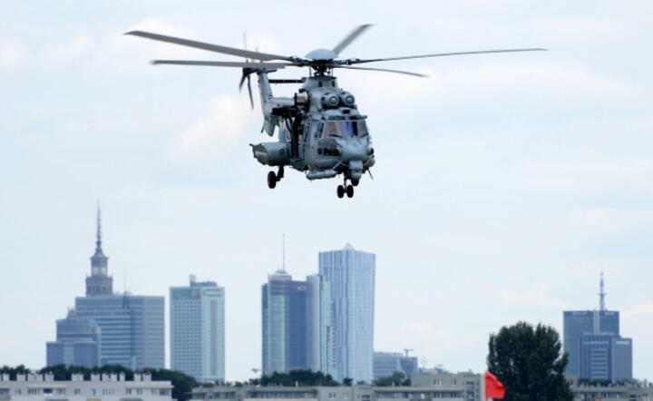 Francuski śmigłowiec H225M, który MON wybrało do prób w locie fot. PAP / Jacek Turczyk