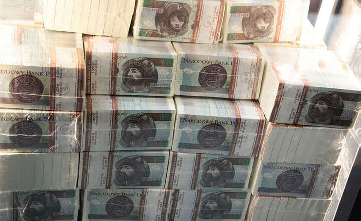 banknoty/złote / autor: Fratria