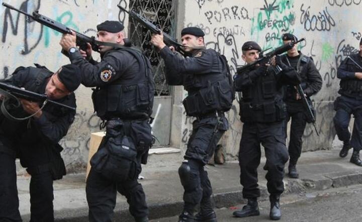 Jednostki BOPE w czasie akcji. Fot. www.lcpdfr.com