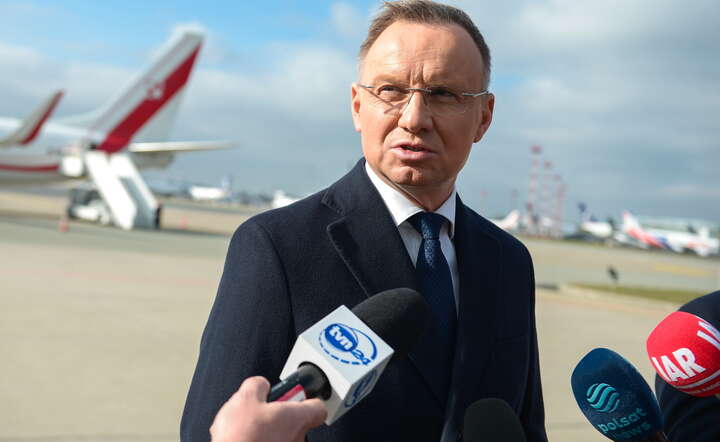Prezydent RP Andrzej Duda przed wylotem do Paryża. / autor: PAP/Marcin Obara