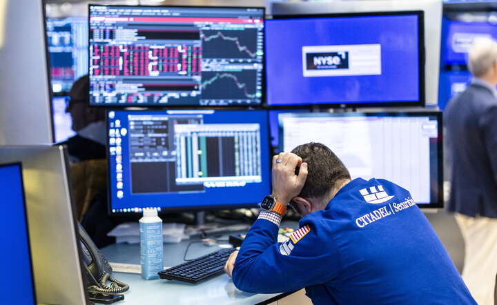 Makler na parkiecie Wall Street, środa 16 kwietnia 2025 r. / autor: PAP/EPA/JUSTIN LANE 