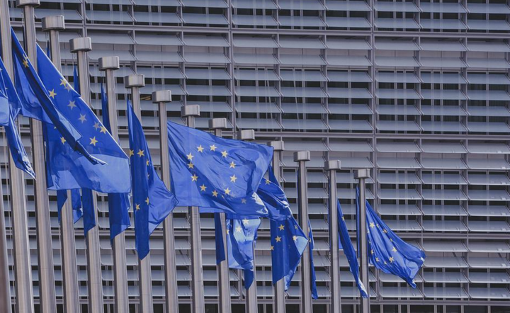 Państwa członkowskie UE zatwierdziły polski Krajowy Plan Odbudowy. Kto się wstrzymał od głosu?