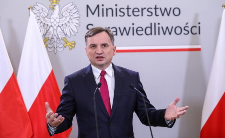 Zbigniew Ziobro podczas konferencji 'W obronie interesów polskich rolników', 28 bm. / autor: PAP/Tomasz Gzel