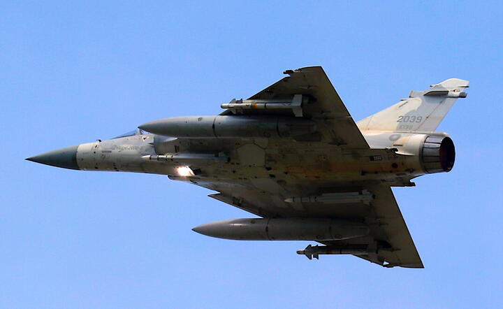 tajwański myśliwiec Mirage 2000 po starcie z bazy w Hsinchu / autor: fotoserwis PAP