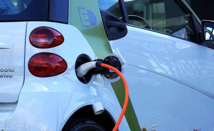 KE zdecydowała o nałożeniu od 5 lipca tymczasowych ceł na chińskie samochody elektryczne / autor: Pixabay