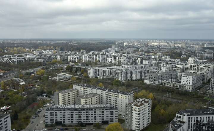 Warszawa - widok na nowe osiedla mieszkaniowe na Woli i Bemowie / autor: Fratria / LK