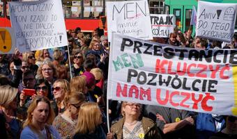 2 tys. placówek oświatowych wycofało się ze strajku