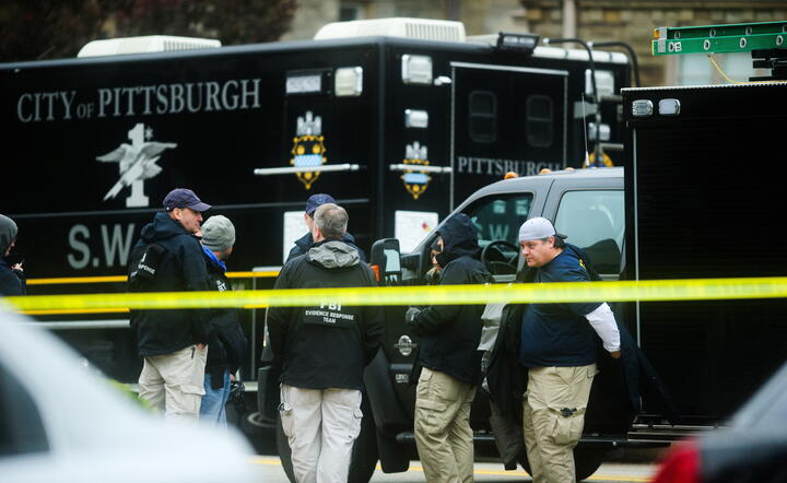 agenci FBI/Pittsburgh / autor: PAP/EPA/VINCENT PUGLIESE