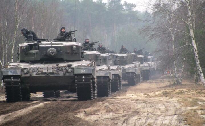 10 Brygada Kawalerii Pancernej im. gen. Stanisława Maczka ze Świętoszowa (woj.lubuskie) - na poligonie kolumna czołgów Leopard 2A4, stanowiących trzon bojowy jednostki, fot. http://10bkpanc.wp.mil.pl/