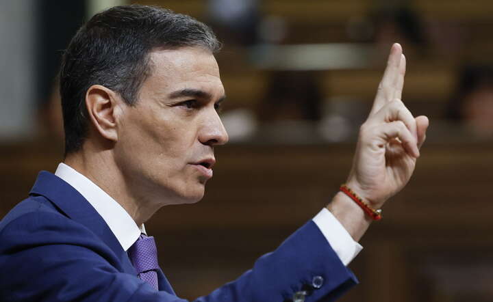 Premier Hiszpanii Pedro Sanchez odpowiada na interpelacje w parlamencie kraju, 7 maja 2025 / autor: PAP/EPA/J.J. GUILLEN