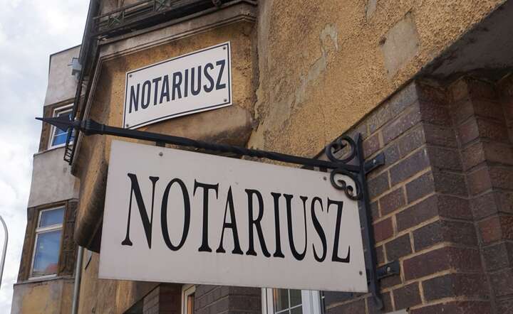 Notariusze rozchwytywani w środku lata