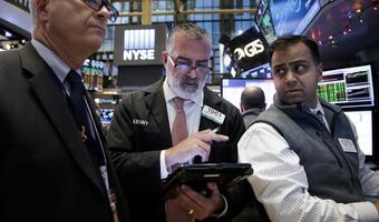 Spadki na Wall Street; osłabiał się dolar, taniała ropa