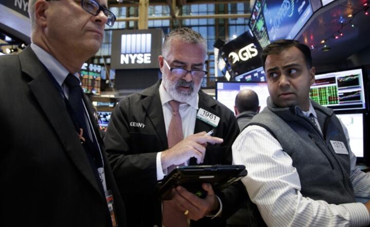 Makler na parkiecie NYSE, fot. PAP/EPA/JUSTIN LANE 
