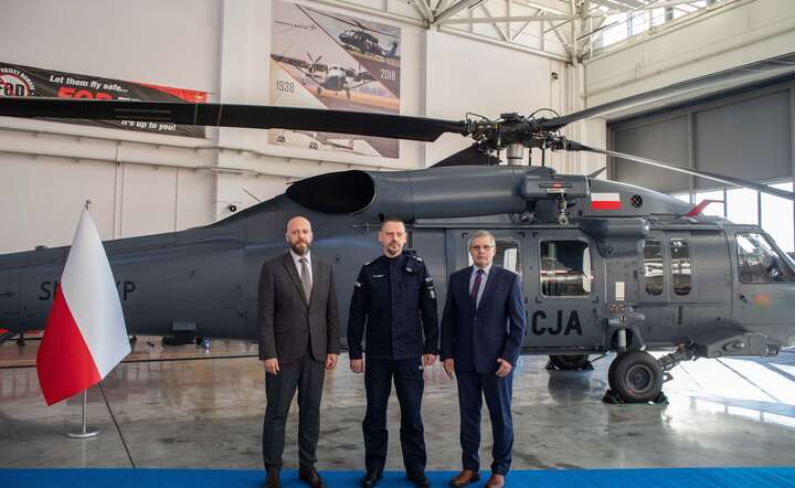 Janusz Zakręcki, Prezes i Dyrektor Naczelny PZL Mielec (P) i nadinsp. Marek Boroń, Komendant Główny Policji (C) / autor: materiały prasowe PZL Mielec