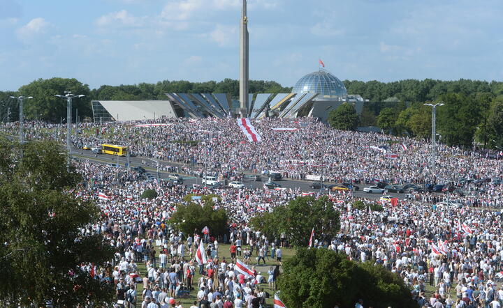 Protesty na Białorusi nadal trwają / autor: PAP/EPA/YAUHEN YERCHAK