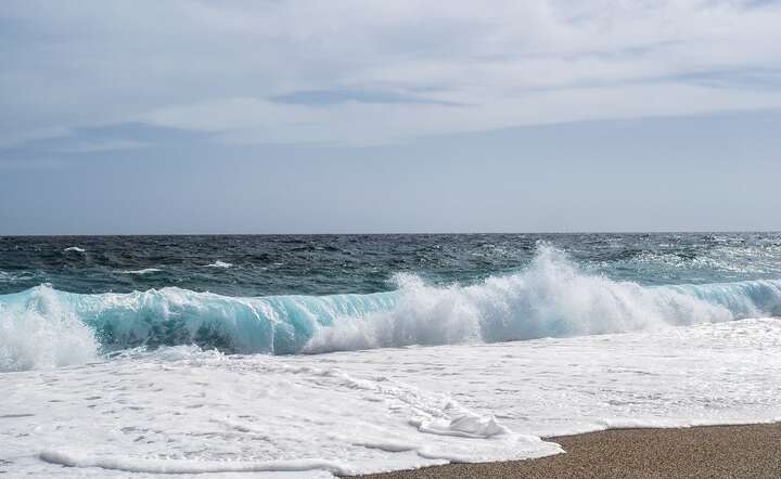 Na dnie oceanu znajduje się od 3 do 11 milionów ton zanieczyszczeń / autor: Pixabay