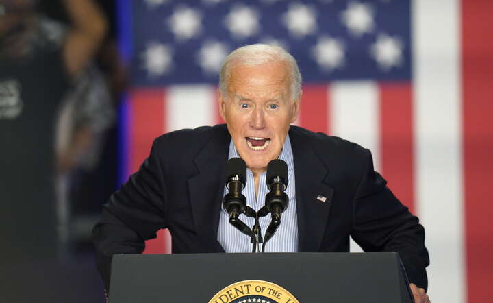Prezydent USA Joe Biden w trakcie publicznego wystąpienia w stanie Wisconsin, 5 lipca  / autor: PAP/ EPA/STEVE APPS