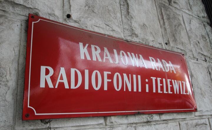 KRRiT wstrzymuje przelewy z abonamentu dla mediów publicznych / autor: Fratria / MK