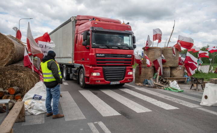 Protest rolników w pobliżu polsko-ukraińskiego przejścia granicznego w Dorohusku, zdjęcie z piątku 19 kwietnia / autor: PAP/Wojtek Jargiło